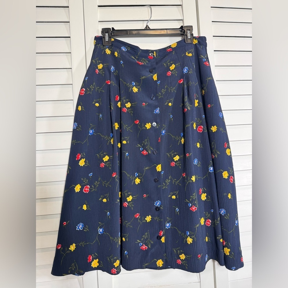 Vintage Women’s Floral Button-Down Midi Skirt Size 12 (31 inch waist).